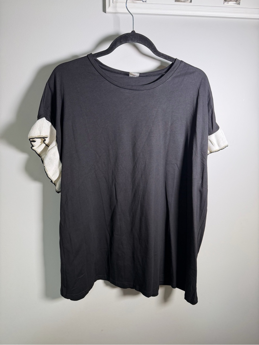 Chic Soul At The Show top with Ivory Rolled Sleeve Accents NWOT